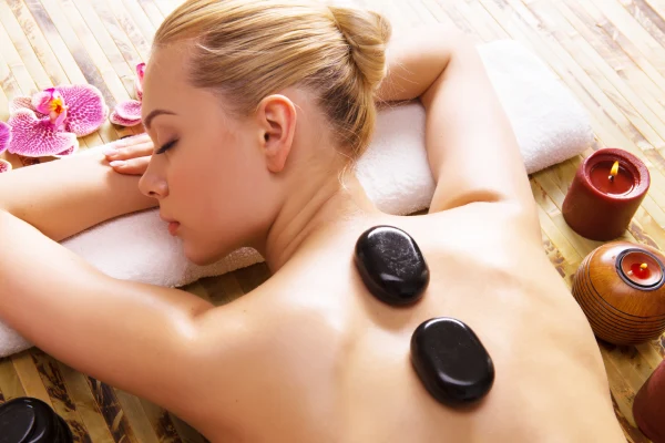 image of hot stones massage (1)